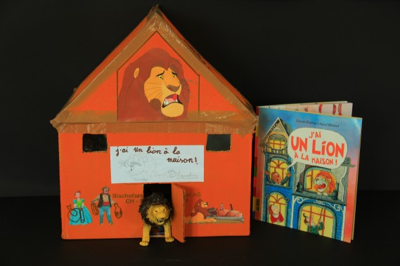 J’ai un lion à la maison
J’ai bien aimé la partie du livre quand les voleurs ont dit au commissariat qu’il y a un lion à la maison.
Anes